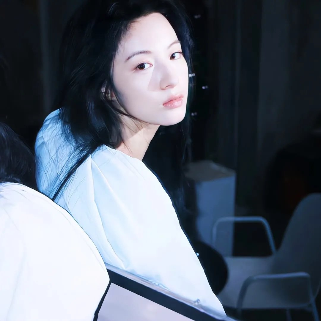 沉默一瞬